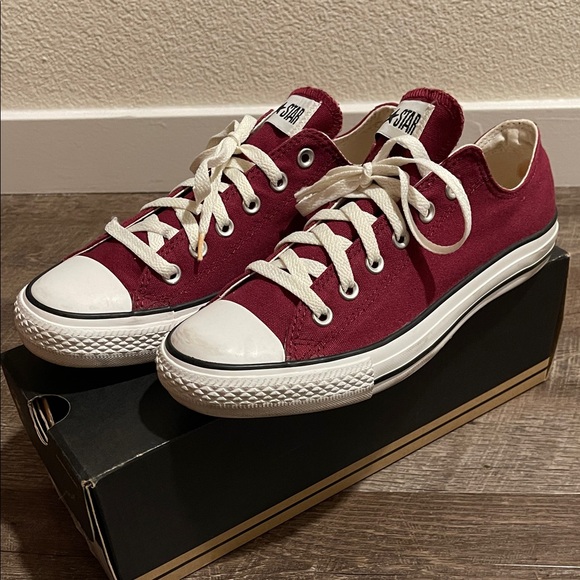 Converse Low Top Cranberry M 8/ W 10 - Picture 1 of 5